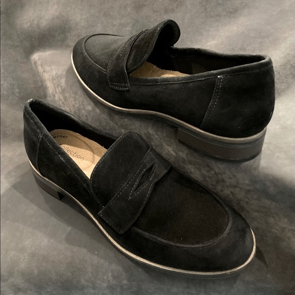 Clarks Shoes - NWT Clarks BLK Suede Leather Loafer SIZE 6 M
